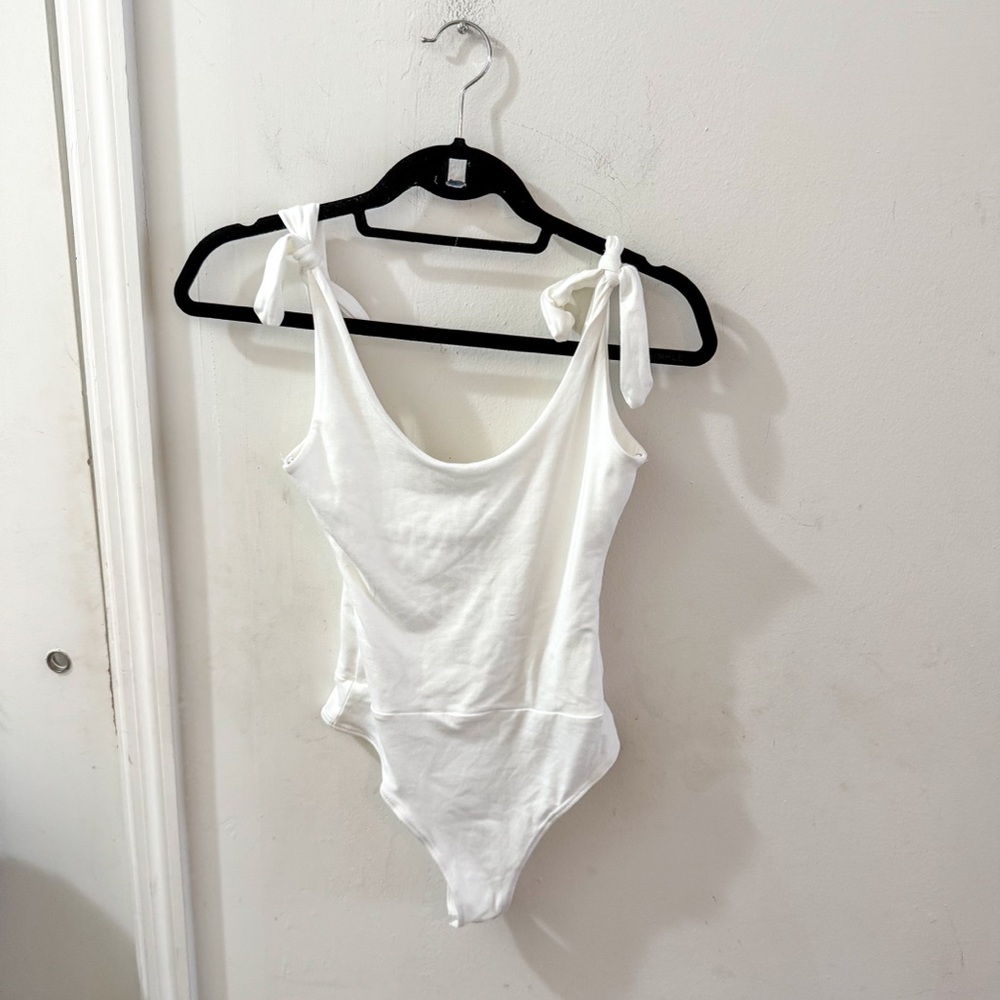 NWT Lulus White Bow Strap Bodysuit, size XS